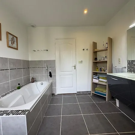 L'oree Du Bois - Piscine - 6pers - Garage بيت للعطل *