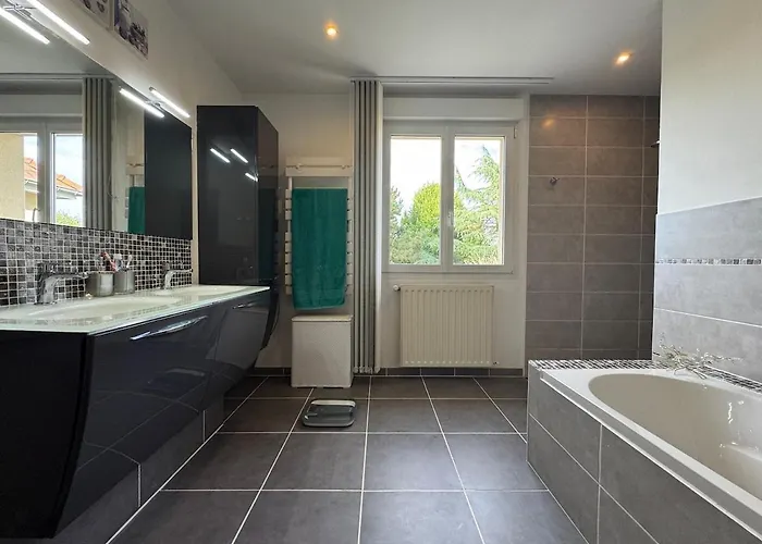 L'oree Du Bois - Piscine - 6pers - Garage Yvré-lʼÉvêque